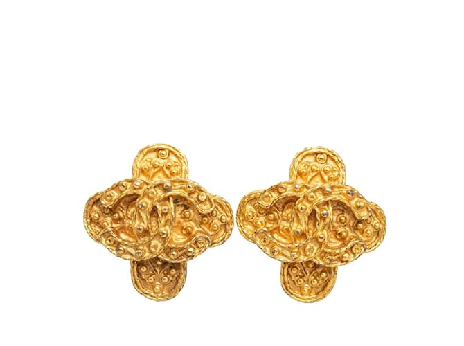 Chanel Boucles d'oreilles clip croix CC Métal Doré  ref.1205720