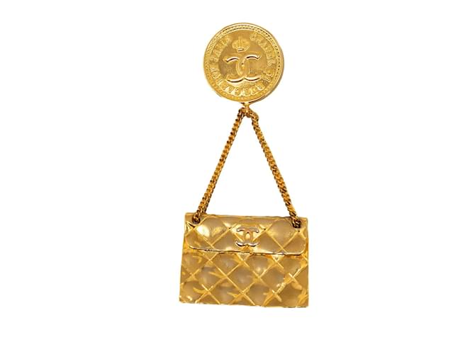 Chanel CC Matelasse Bag Brooch Golden Metal  ref.1205737