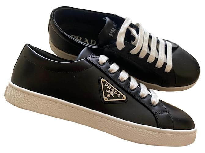 Prada leather low-top sneakers Black  ref.999295