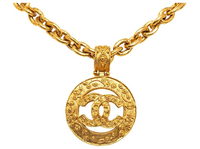Colar com pingente redondo de ouro CC Chanel Dourado Metal Banhado a ouro  ref.1202726
