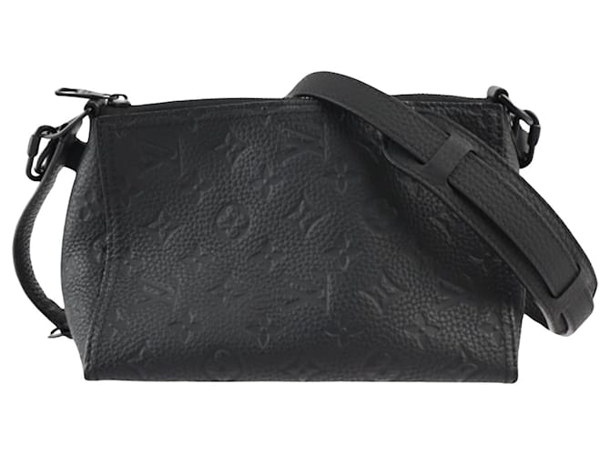 Louis Vuitton Triangle Black Leather  ref.1206615