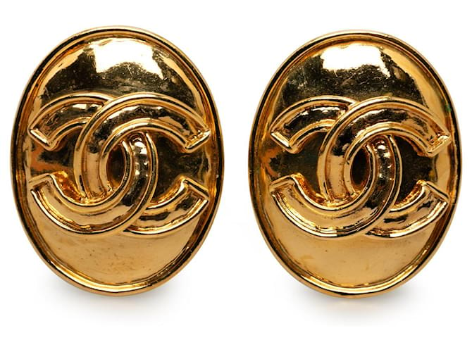 Chanel Gold CC Clip On Earrings Golden Metal Gold-plated  ref.1207049