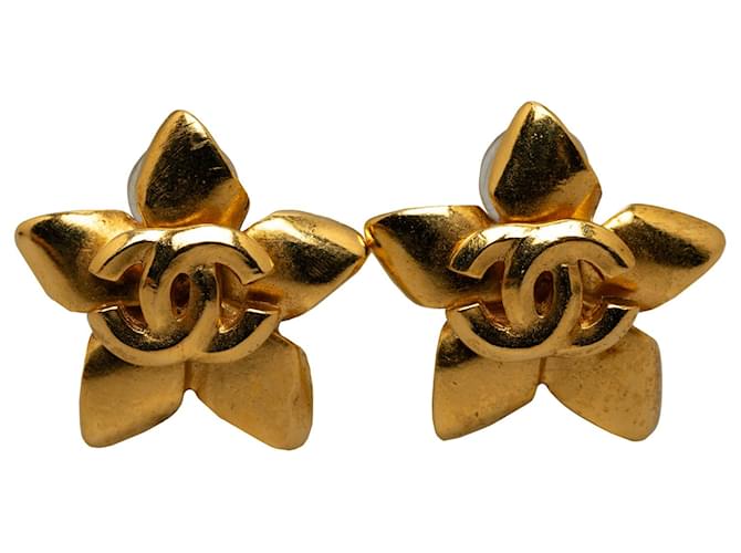 Chanel Gold CC Star Clip On Earrings Golden Metal Gold-plated  ref.1207063