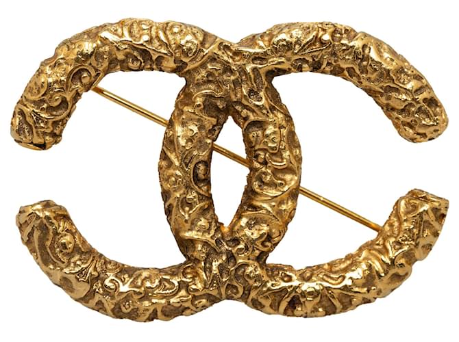Broche Chanel Oro CC Dorado Metal Chapado en oro  ref.1207074