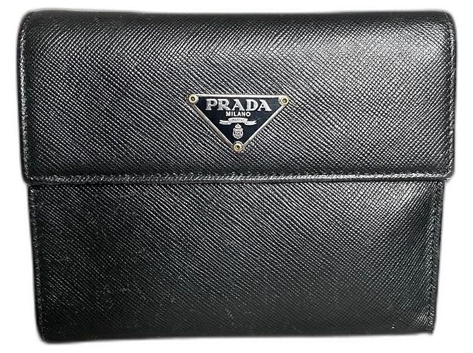 Cartera Prada Logo Triangular Negra de Cuero Negro 