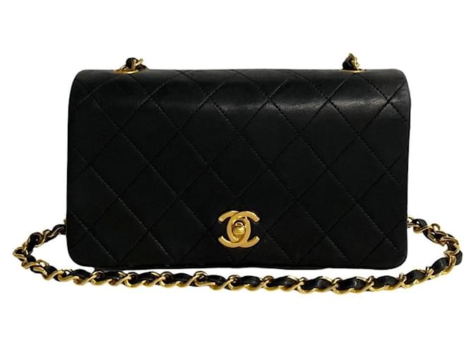 Timeless Chanel Matelassé Black Leather  ref.1207790