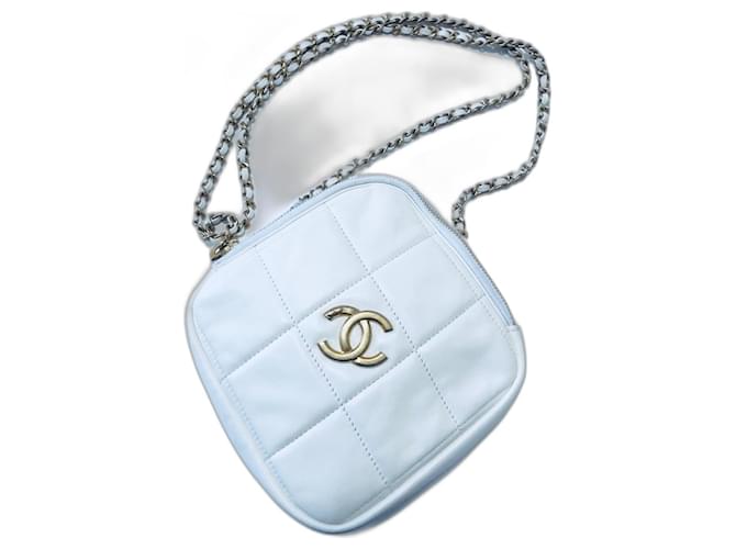 Chanel saco de diamantes Branco Gold hardware Couro  ref.1208408