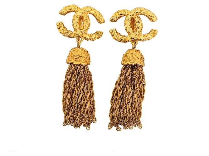 Boucles d'oreilles pendantes à franges CC dorées Chanel Métal Plaqué or  ref.1208453