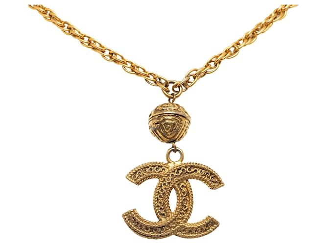 Chanel Gold CC Pendant Necklace Golden Metal Gold-plated  ref.1208493
