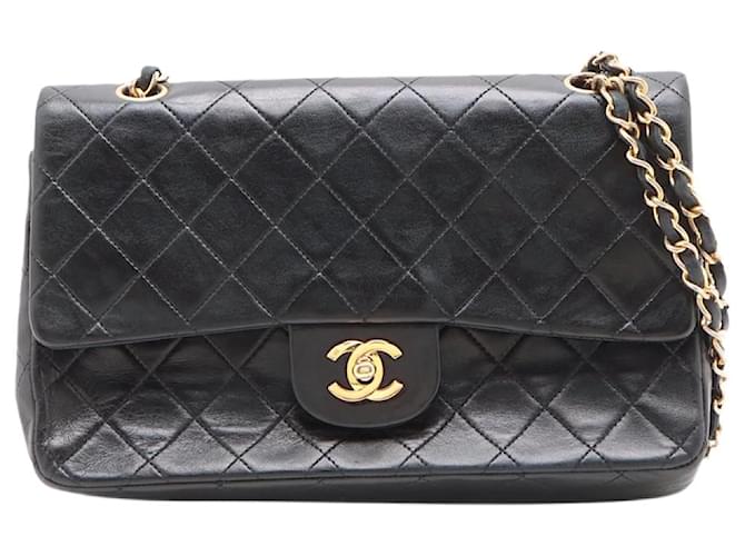 Chanel Schwarze Farbe 1989 Mittelgroße klassische gefütterte Überschlagtasche Leder  ref.1208558