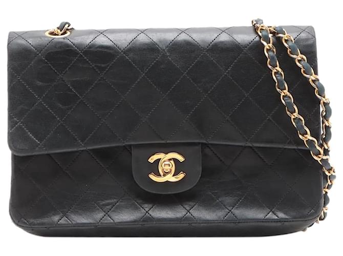 Chanel Schwarze Farbe 1989 Mittelgroße klassische gefütterte Überschlagtasche Leder  ref.1208559