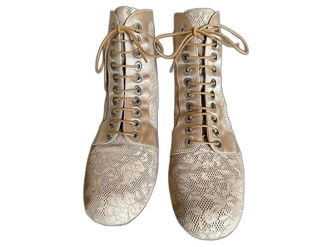 Chanel-Lederstiefeletten aus Camelia-Spitze und Nude-Beige oder heller Terrakotta-Seide T. 38