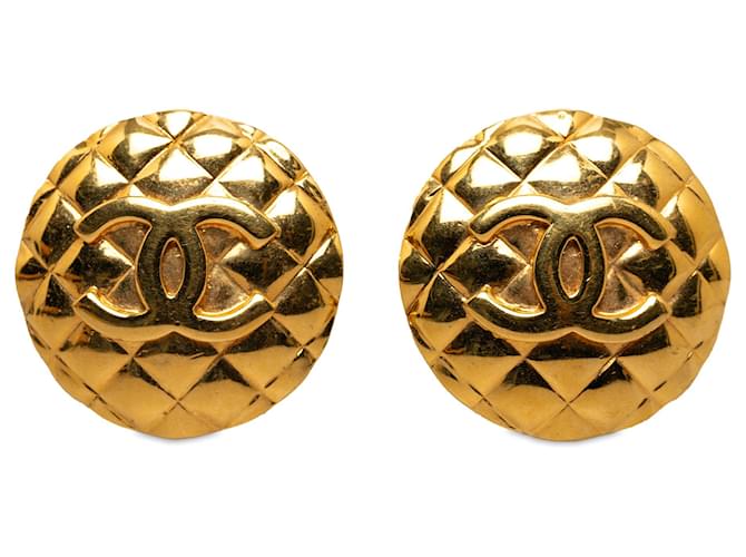 Chanel Gold CC Clip On Earrings Golden Metal Gold-plated  ref.1209217