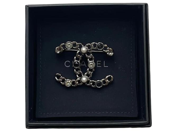 CHANEL  Pins & brooches T.  metal Silvery  ref.1211008