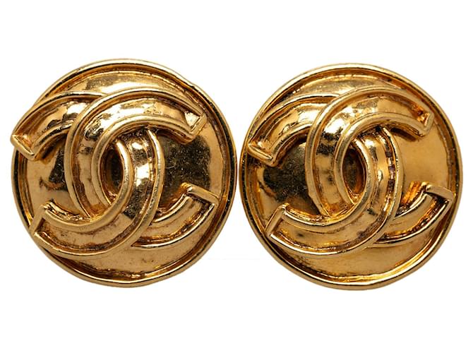 Chanel Gold CC Clip On Earrings Golden Metal Gold-plated  ref.1211821