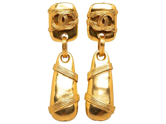 Chanel Gold CC Drop Earrings Golden Metal Gold-plated  ref.1211867