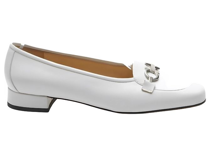 Salvatore Ferragamo Gancini Leder Loafer Eggshell Aus weiß