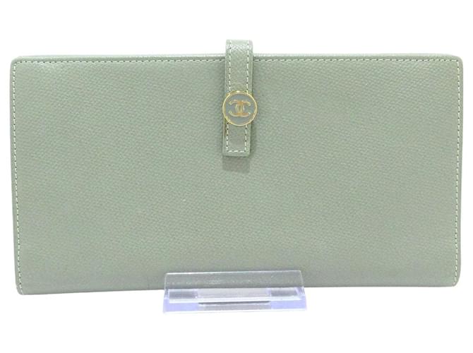 Chanel Coco button Green Leather  ref.1212032