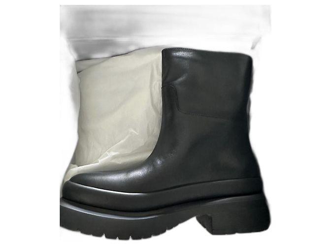 VALENTINO GARAVANI black leather boots