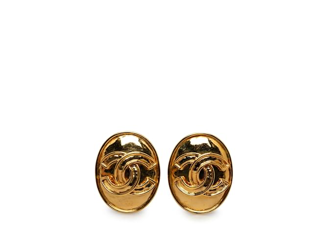Pendientes de clip Chanel CC dorados Chapado en oro  ref.1212714