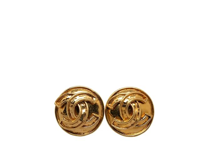Boucles d'oreilles à clip Chanel CC dorées Plaqué or  ref.1212720