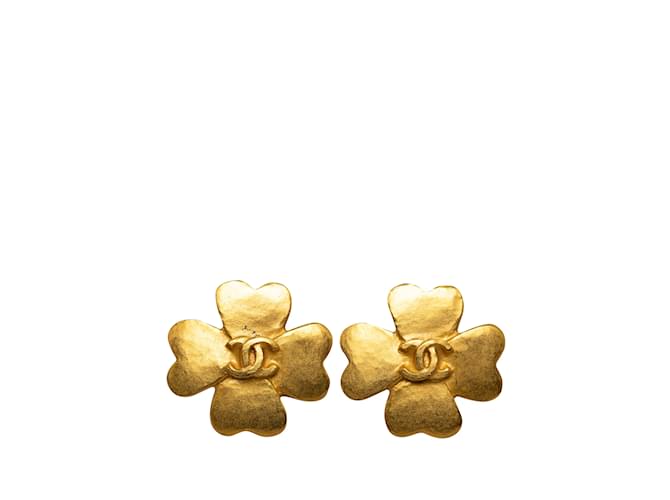 Gold Chanel CC Clover Clip On Earrings Golden Gold-plated  ref.1212722