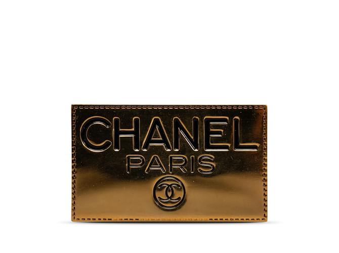 Broche dorée à plaque logo Chanel CC Métal  ref.1212724