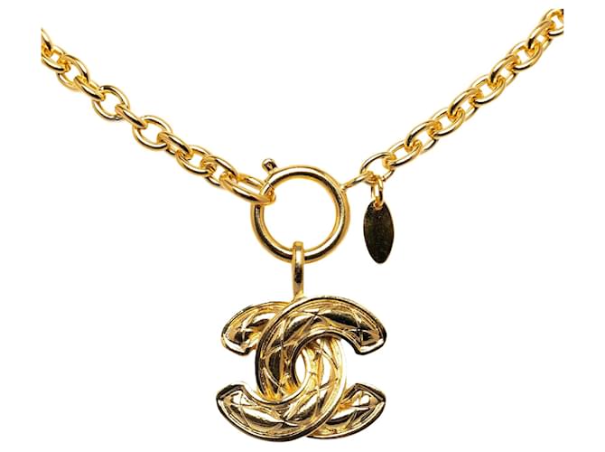 Collar con colgante Chanel CC de oro Dorado Oro amarillo  ref.1212727