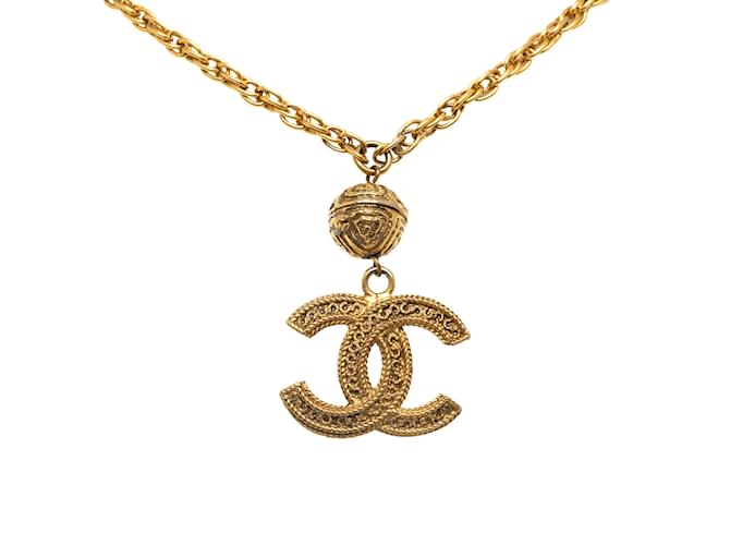 Gold Chanel CC Pendant Necklace Golden Yellow gold  ref.1212730