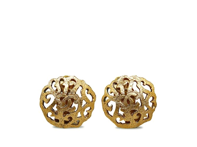 Gold Chanel CC Clip-on Earrings Golden Metal  ref.1212750
