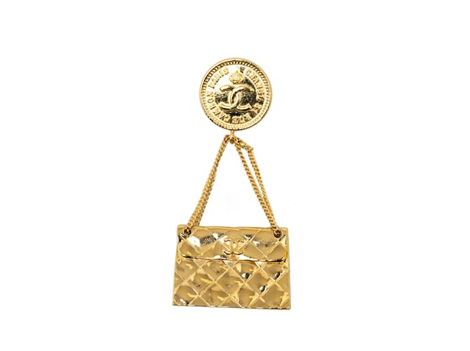 Gold Chanel Quilted Flap Bag CC Brooch Golden Metal  ref.1212899