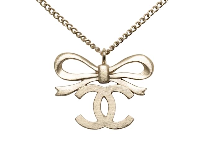 Silver Chanel CC Ribbon Pendant Necklace Silvery Metal  ref.1213010