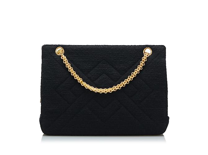 Black Chanel Classic Tweed Shoulder Bag  ref.1213527
