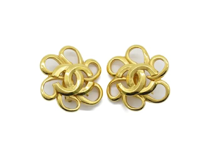 Chanel CC Clip On Earrings Golden Metal  ref.1213826