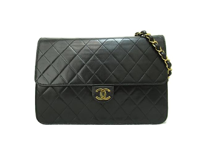 Chanel Mittelgroße klassische Tasche mit einer Klappe Schwarz Leder Lammfell  ref.1213955