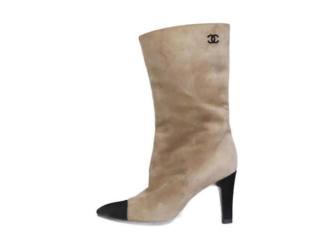 Gabrielle Chanel Neutral pointed toe suede boots - size EU 36.5
