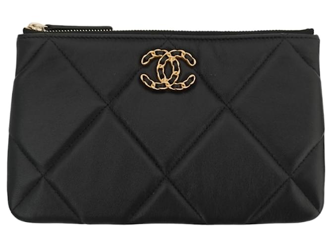 Chanel clutch 19 In black lambskin Leather  ref.1214258