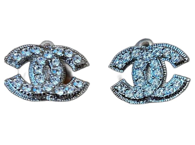 Chanel CC rhinestone clip earrings Silvery Metal  ref.1214378