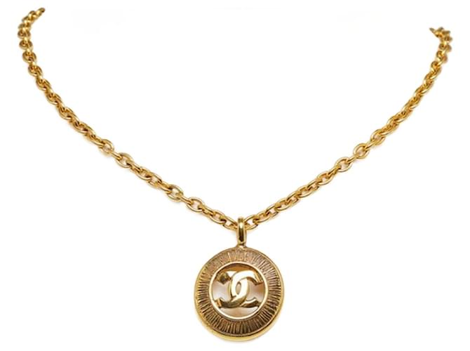 Timeless Chanel CC Dourado Metal  ref.1214605