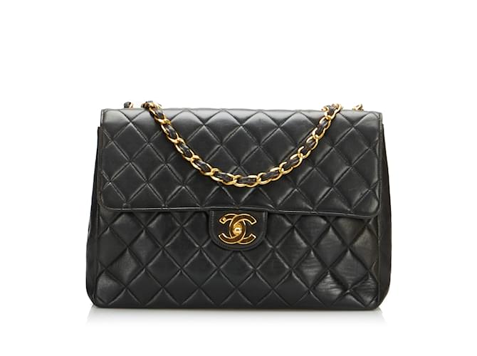 Bolsa de ombro com aba única Chanel Jumbo Classic preta em pele de cordeiro Preto Couro  ref.1215076