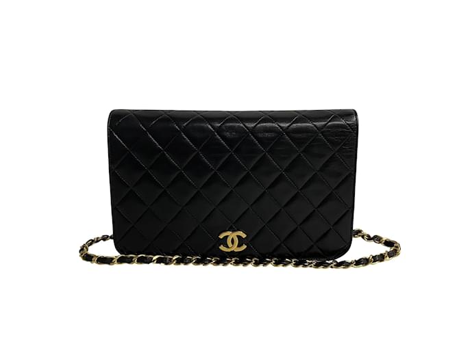 Chanel Bolso CC acolchado con solapa completa Negro Cuero  ref.1215527