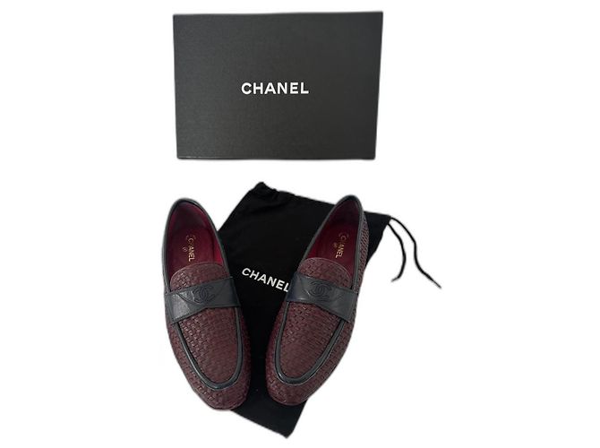 Mocassini Chanel in pelle bordeaux e blu navy Rosso Bordò