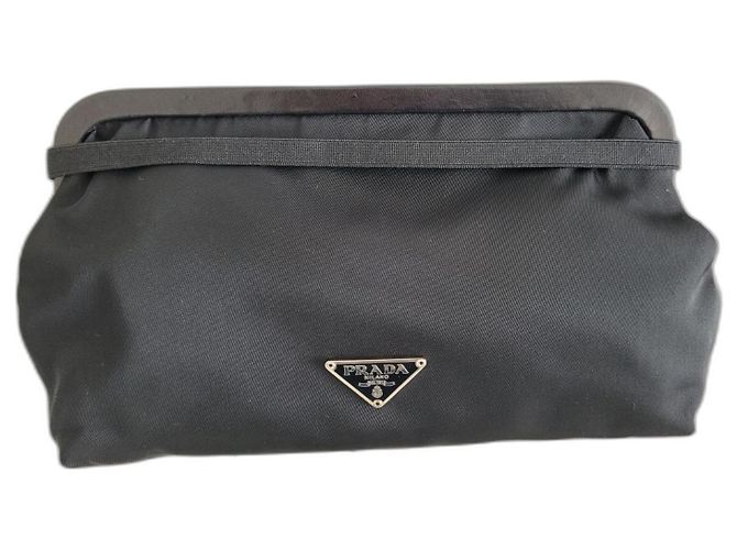 Pochette Prada in nylon nero