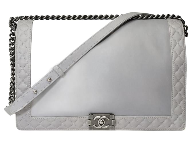 CHANEL Boy Bag in Gray Leather - 101696 Grey  ref.1216263