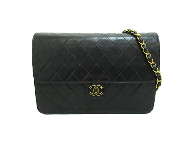 Bolsa Chanel acolchoada CC com aba Crossbody Bolsa Crossbody de couro em bom estado Preto  ref.1217313