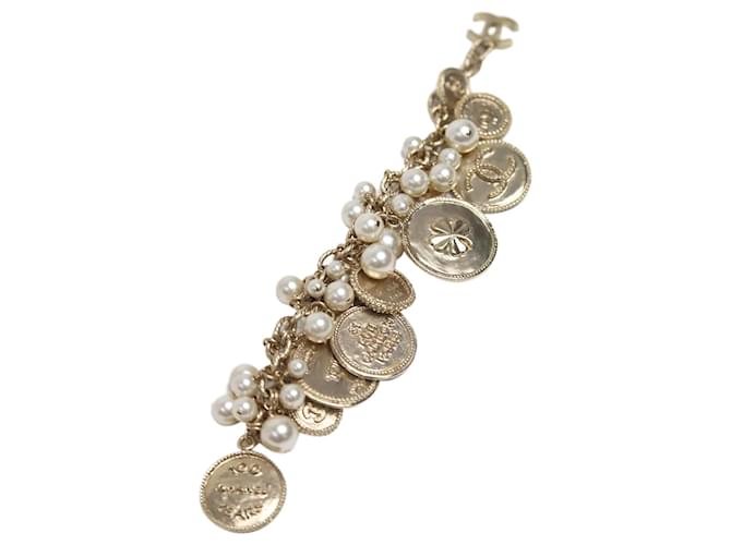 Chanel Goldenes Rue Cambon-Charm-Armband  ref.1217380