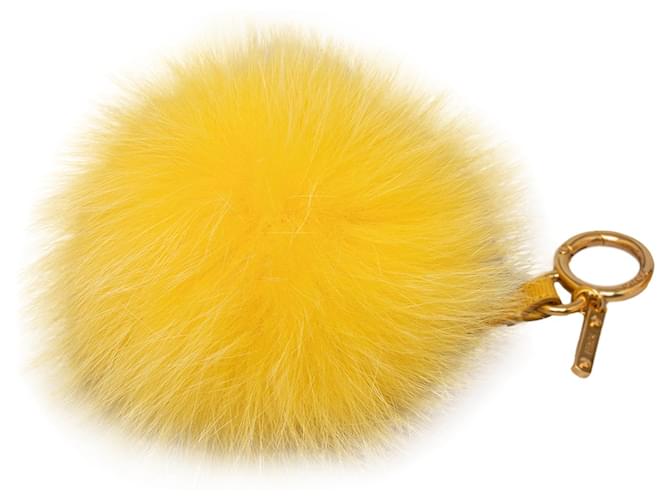 Charm para bolso con pompón de piel amarilla de Fendi Amarillo  ref.1217598