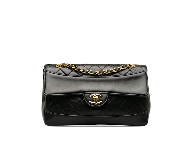 Bolsa Crossbody com aba de pele de cordeiro Chanel CC matelassê preta Preto Couro  ref.1217998