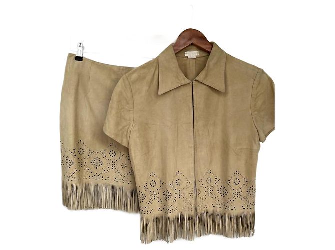 Conjunto de saia Escada em camurça bege