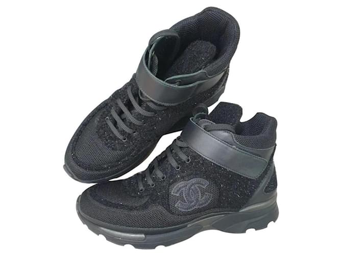 Chanel Tênis preto camurça têxtil CC com cadarço Couro  ref.1218318